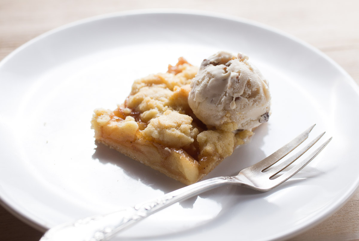 Apple Pie Traybake