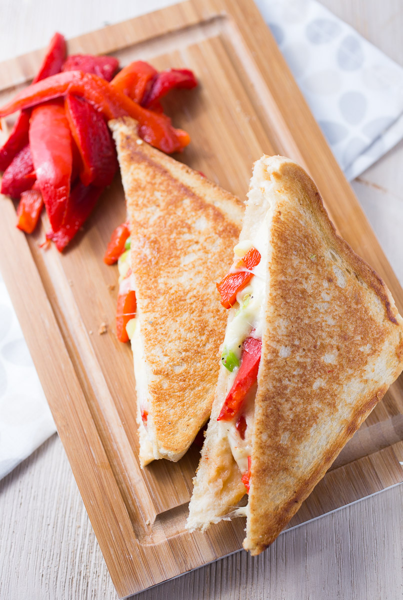 mozarella-roasted-bellpepper-grilled-cheese-_MG_6162