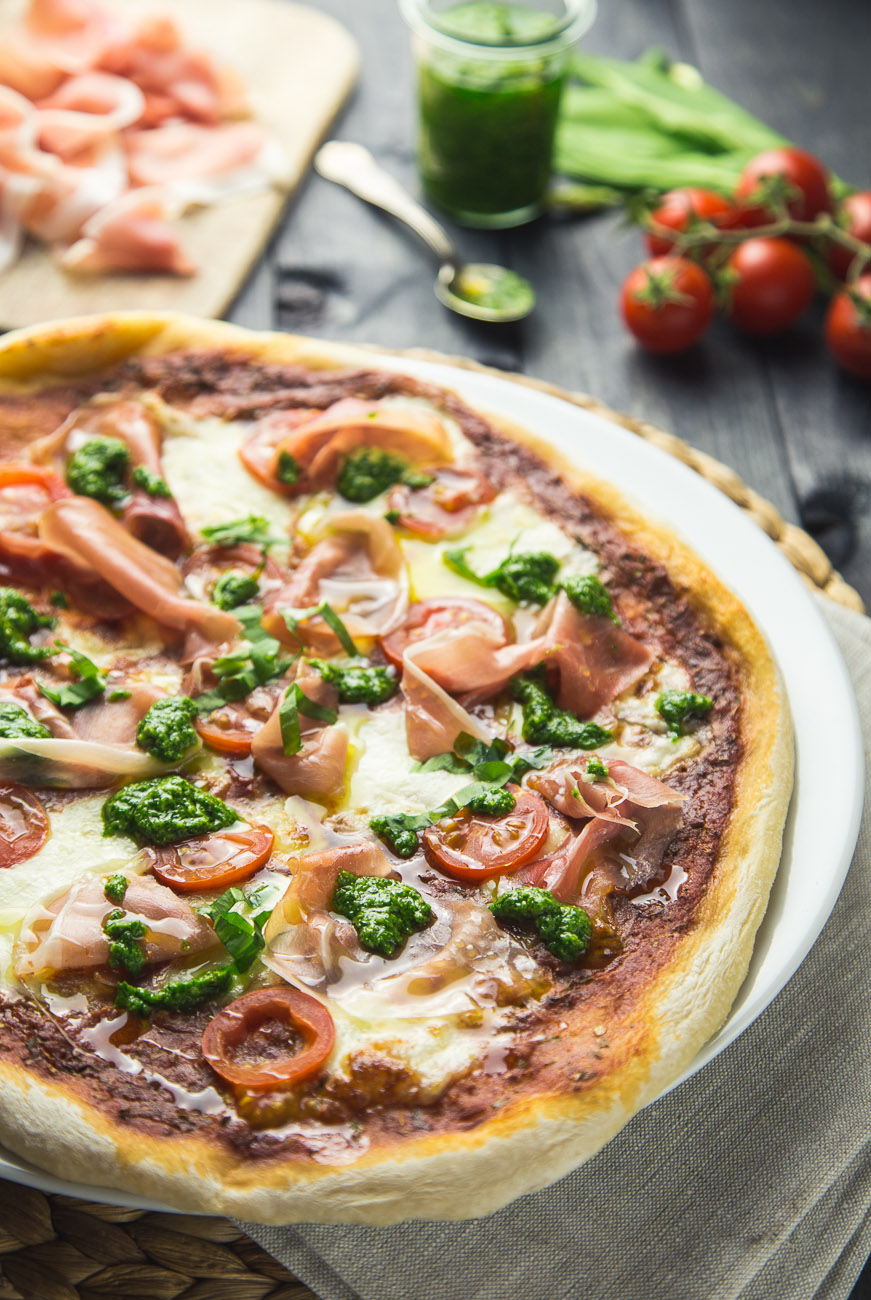 WIld garlic pesto pizza with prosciutto | thegirllovestoeat.com