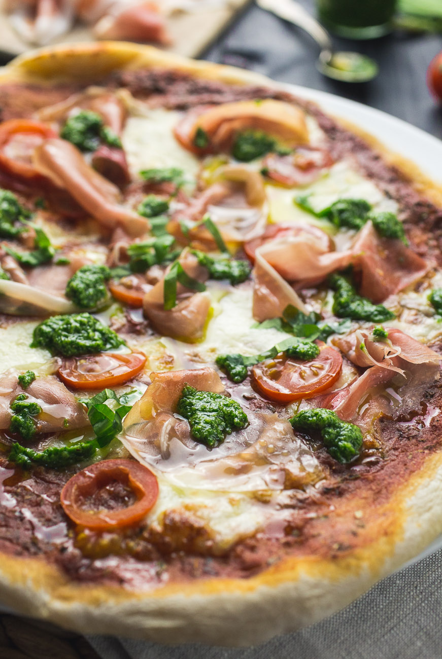 WIld garlic pesto pizza with prosciutto | thegirllovestoeat.com
