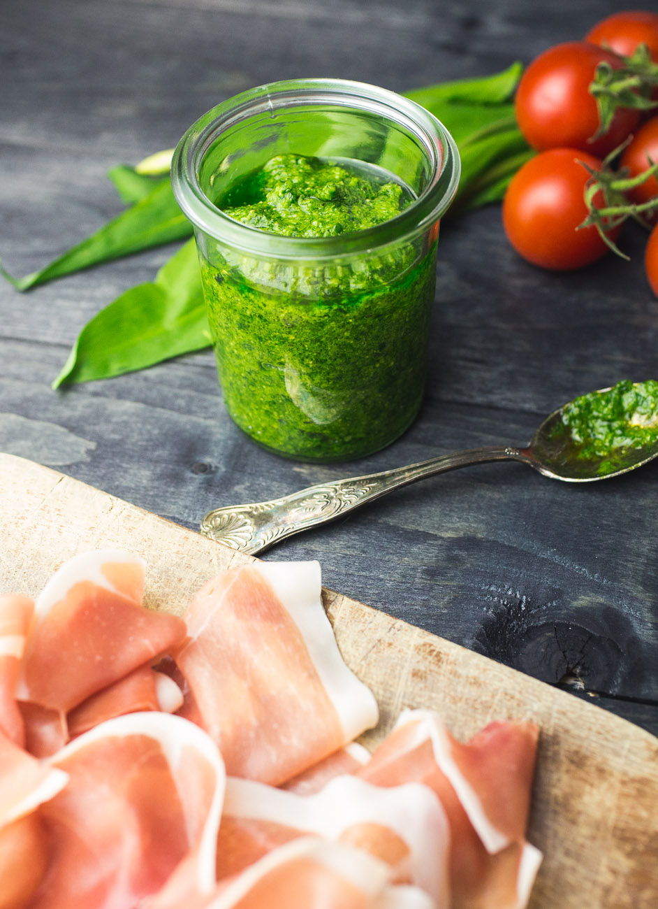 WIld garlic pesto pizza with prosciutto | thegirllovestoeat.com