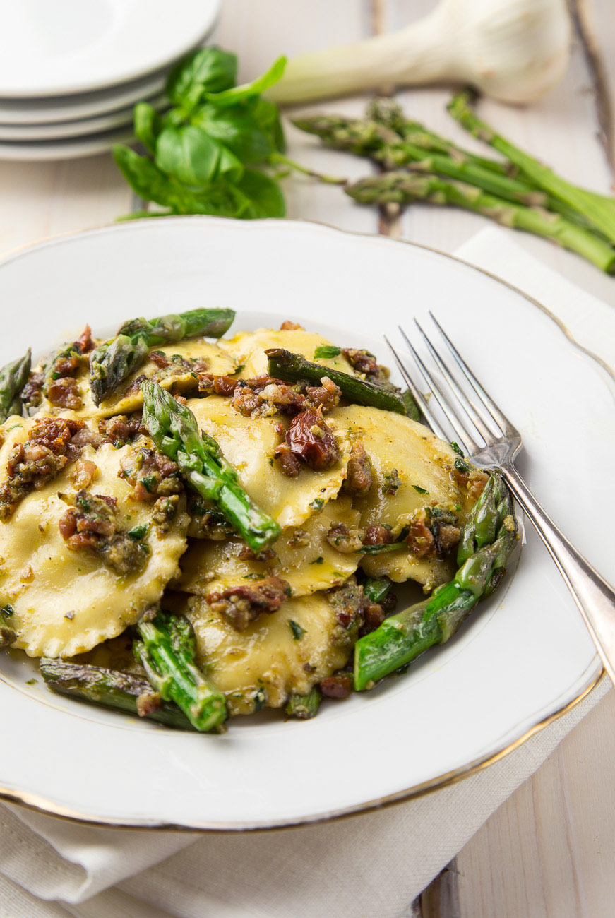 Pesto ravioli with asparagus { thegirllovestoeat.com }