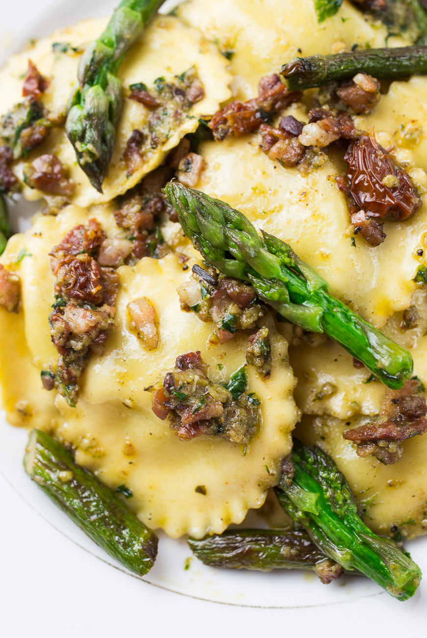 Pesto ravioli with asparagus { thegirllovestoeat.com }