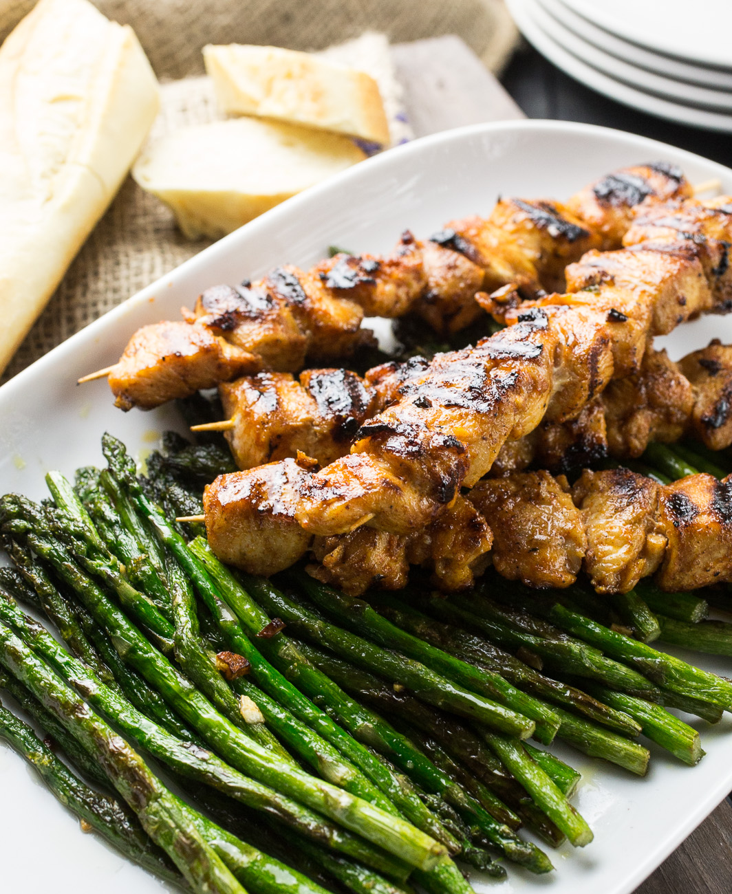 Spicy chicken skewers with roasted asparagus | thegirllovestoeat.com