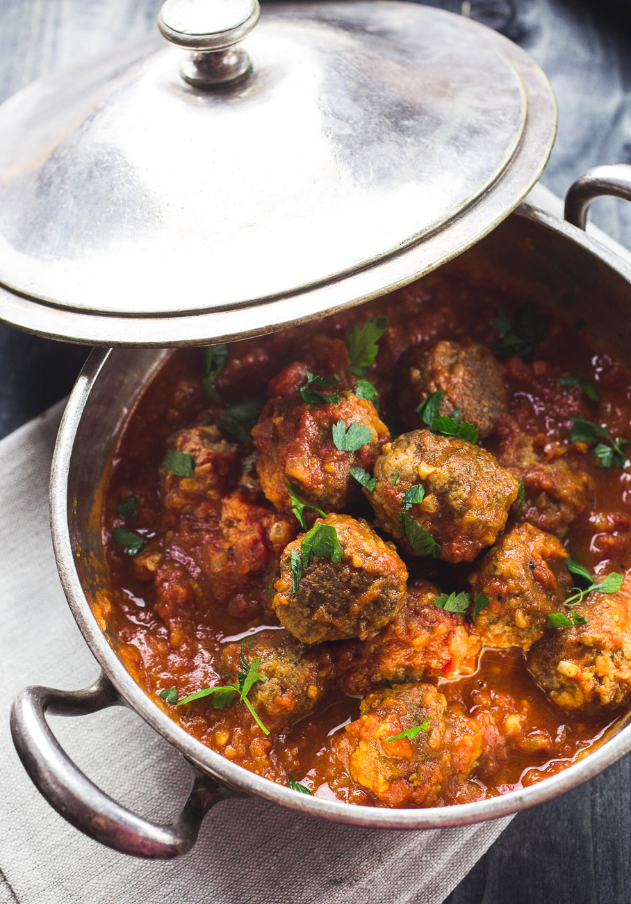 Moroccan Lamb Meatballs { thegirllovestoeat.com }