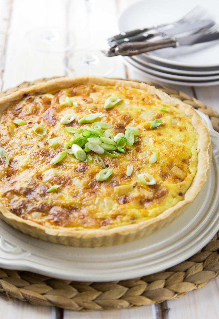 Quiche Alsacienne { thegirllovestoeat.com }