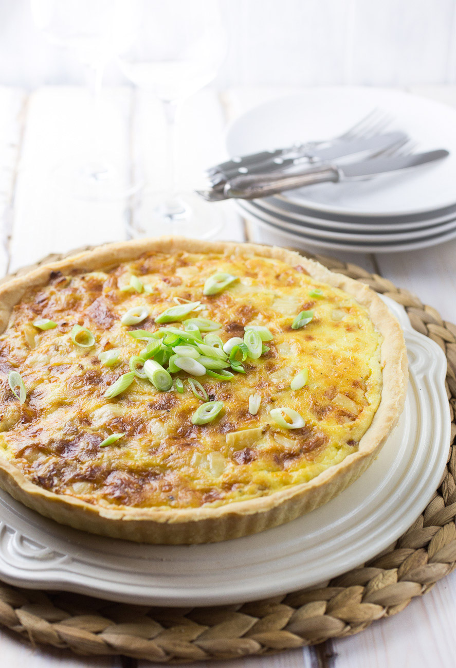 Quiche Alsacienne { thegirllovestoeat.com }