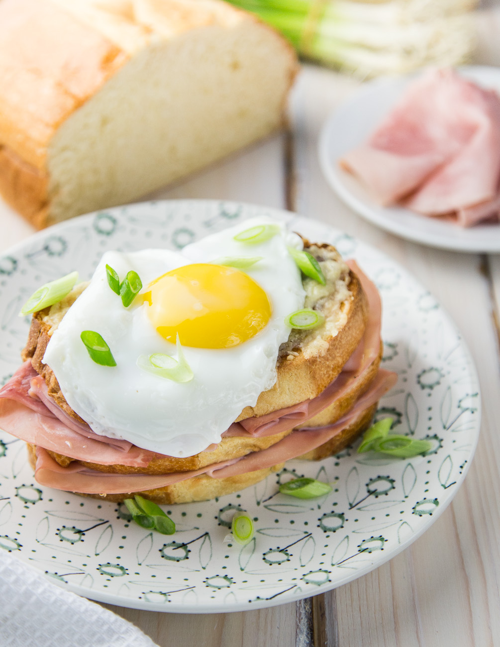 Croque Madame { thegirllovestoeat.com }