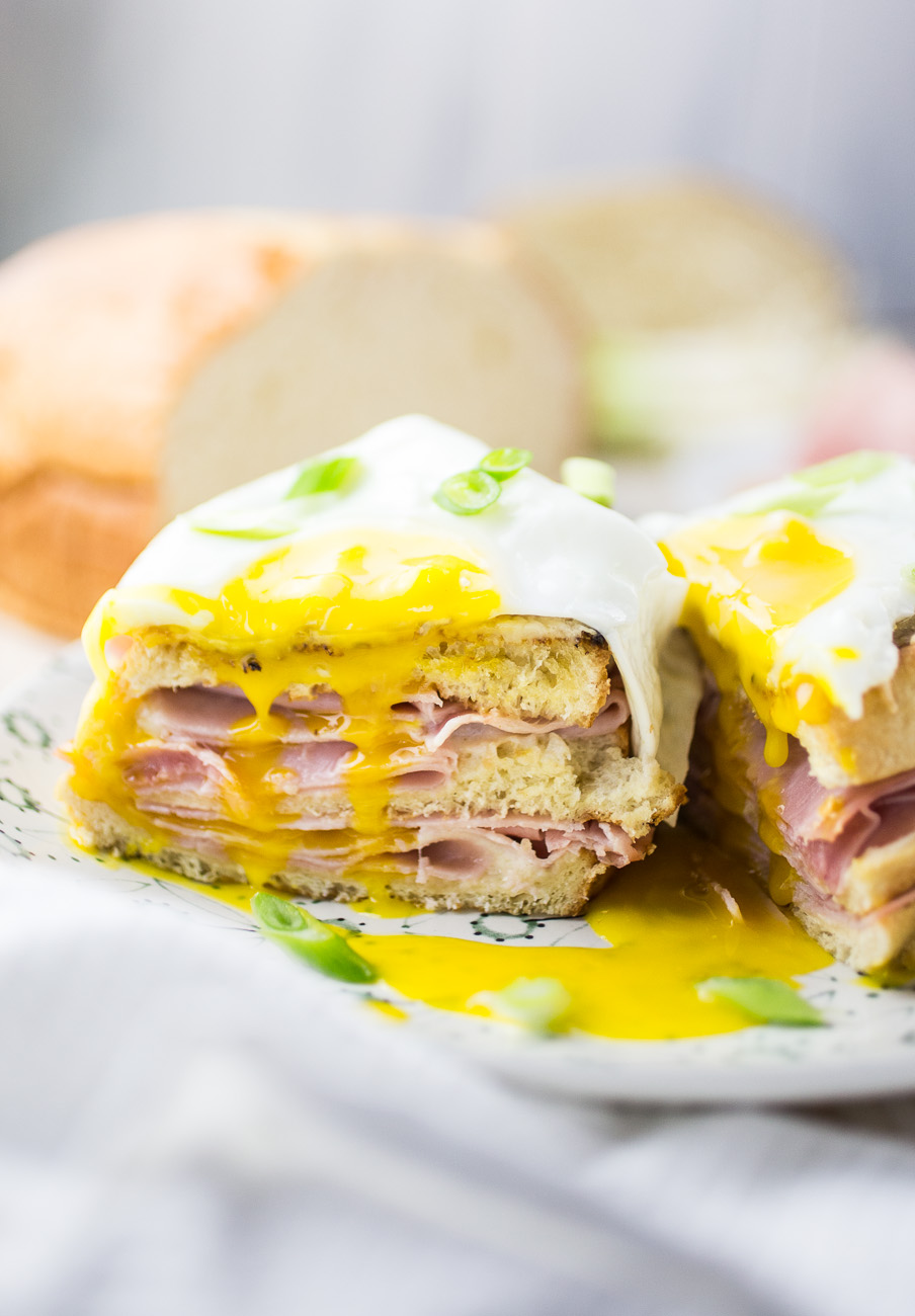 Croque Madame { thegirllovestoeat.com }