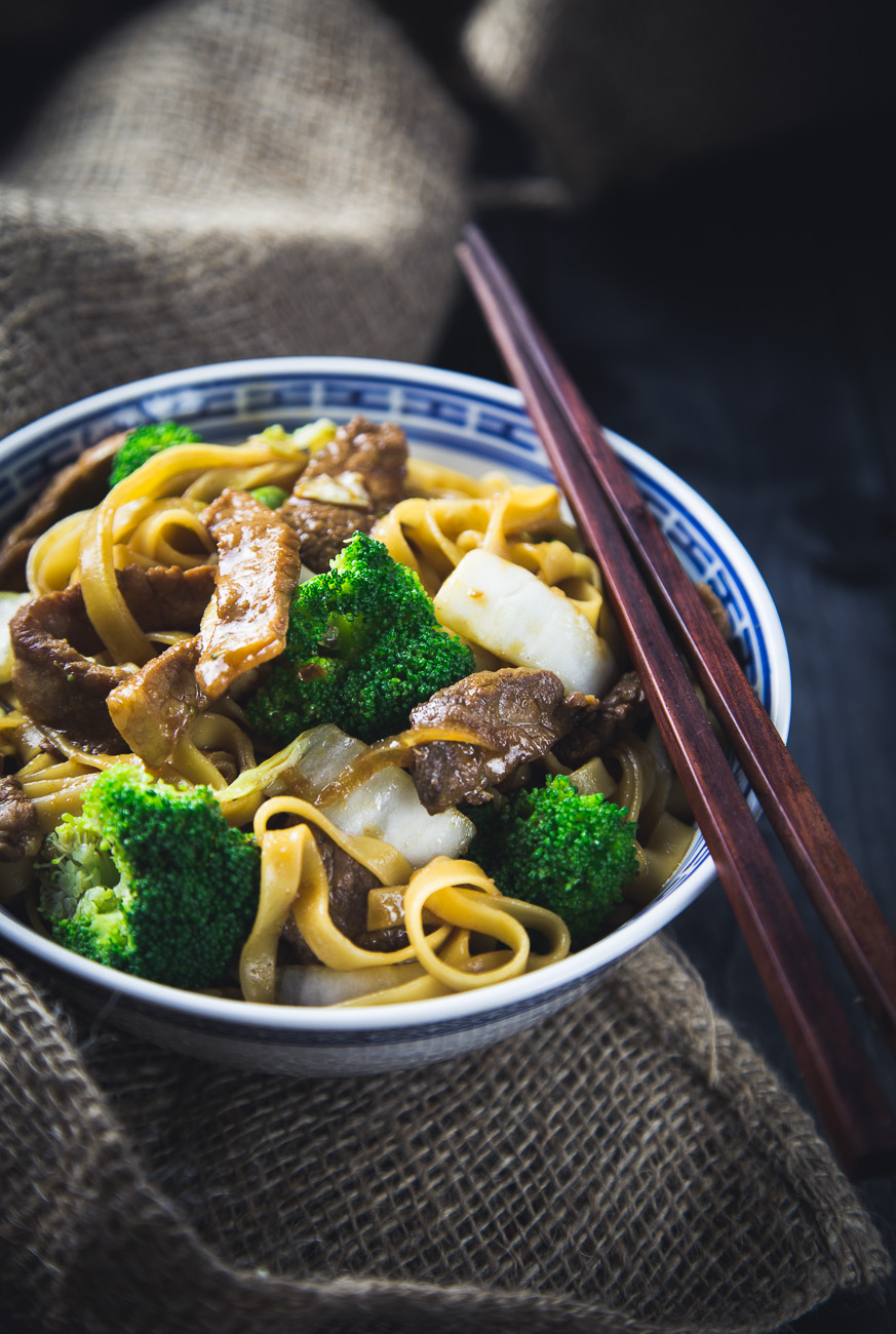 Asian Pork 'n' Beef Noodles { thegirllovestoeat.com }