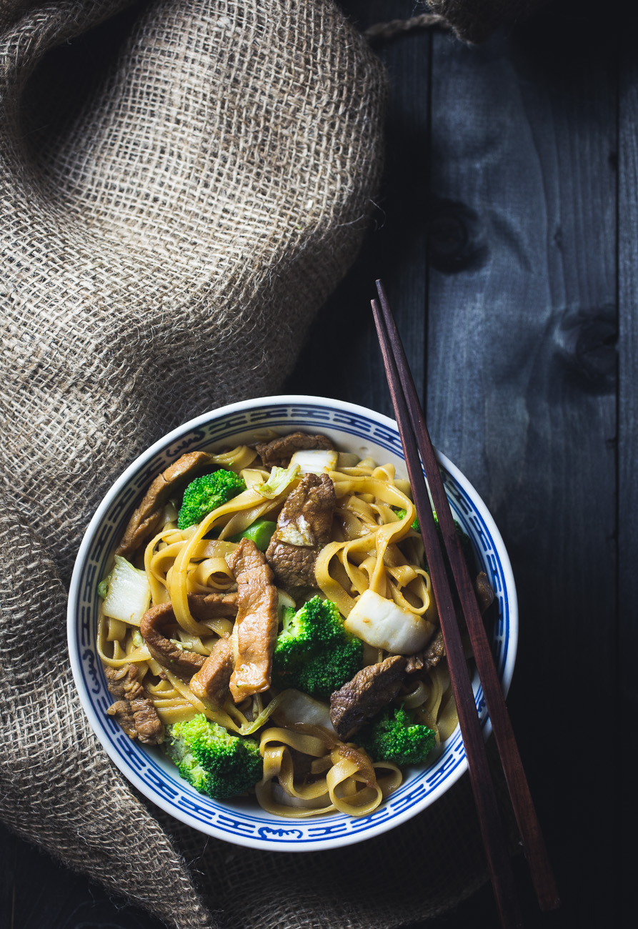 Asian Pork 'n' Beef Noodles  { thegirllovestoeat.com }