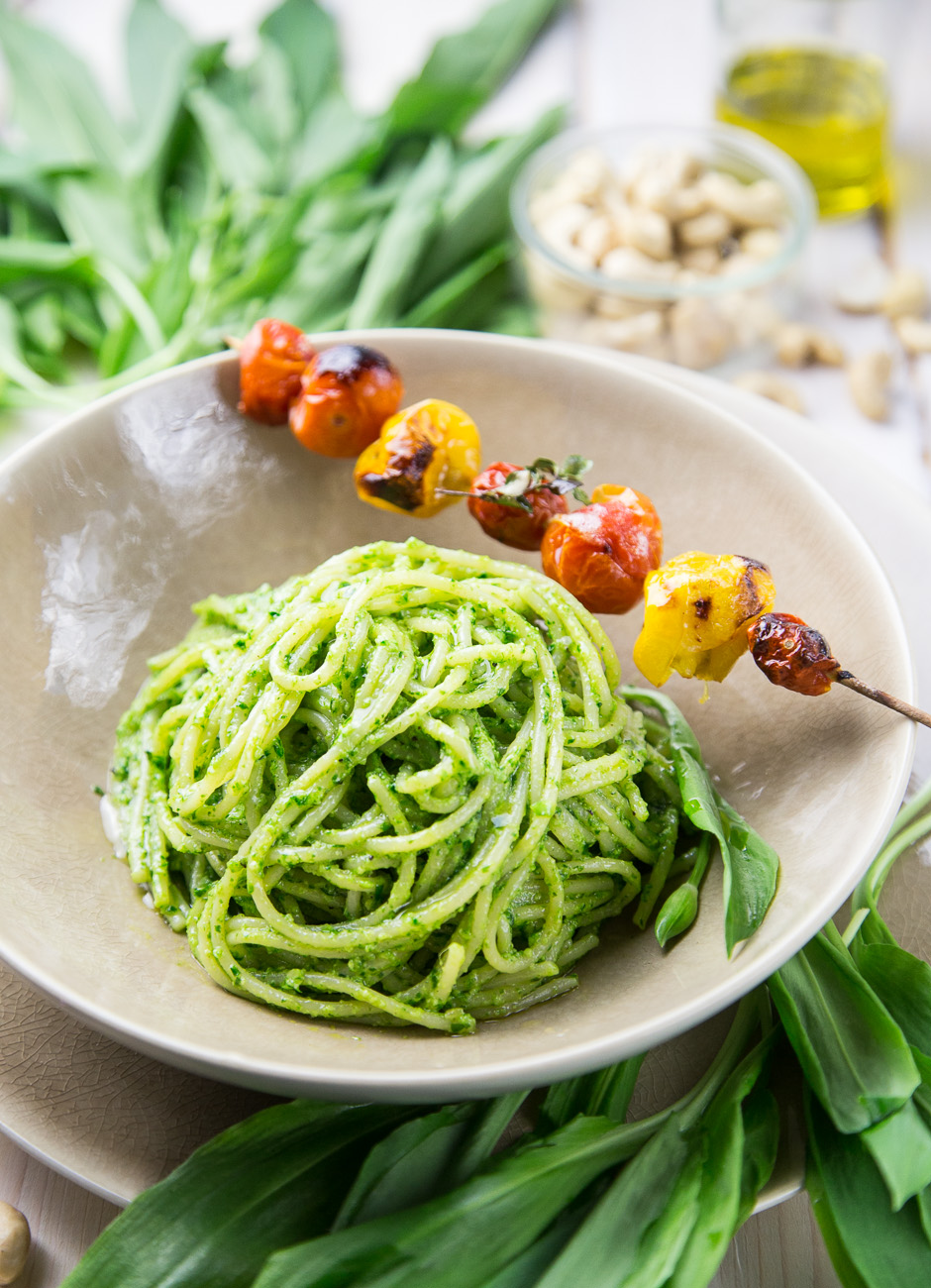 Wild garlic pesto pasta { thegirllovestoeat.com }