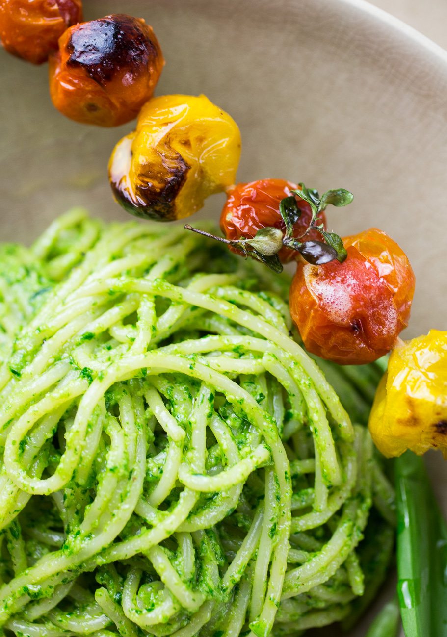 Wild garlic pesto pasta { thegirllovestoeat.com }