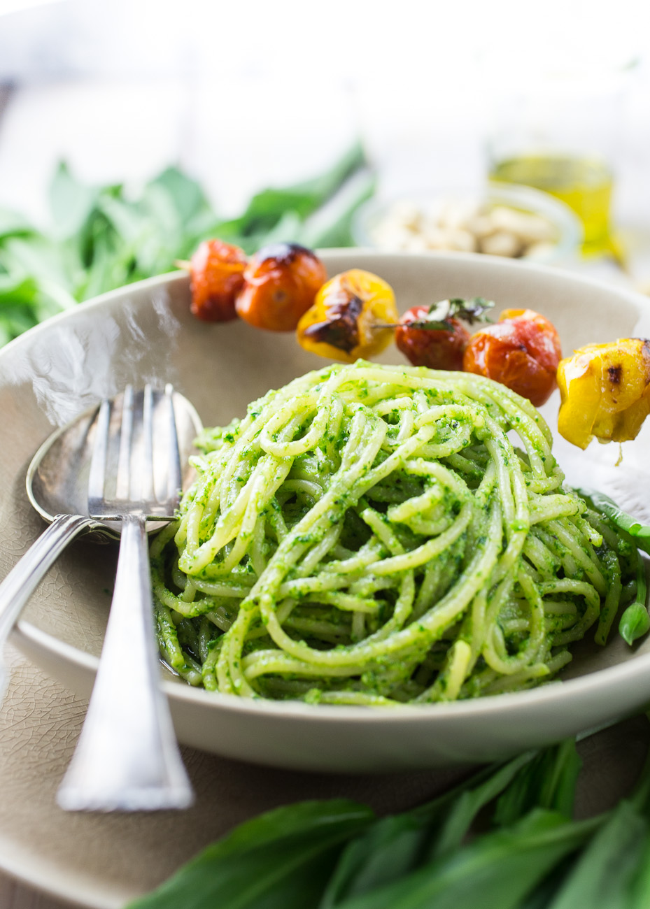 Wild garlic pesto pasta { thegirllovestoeat.com }