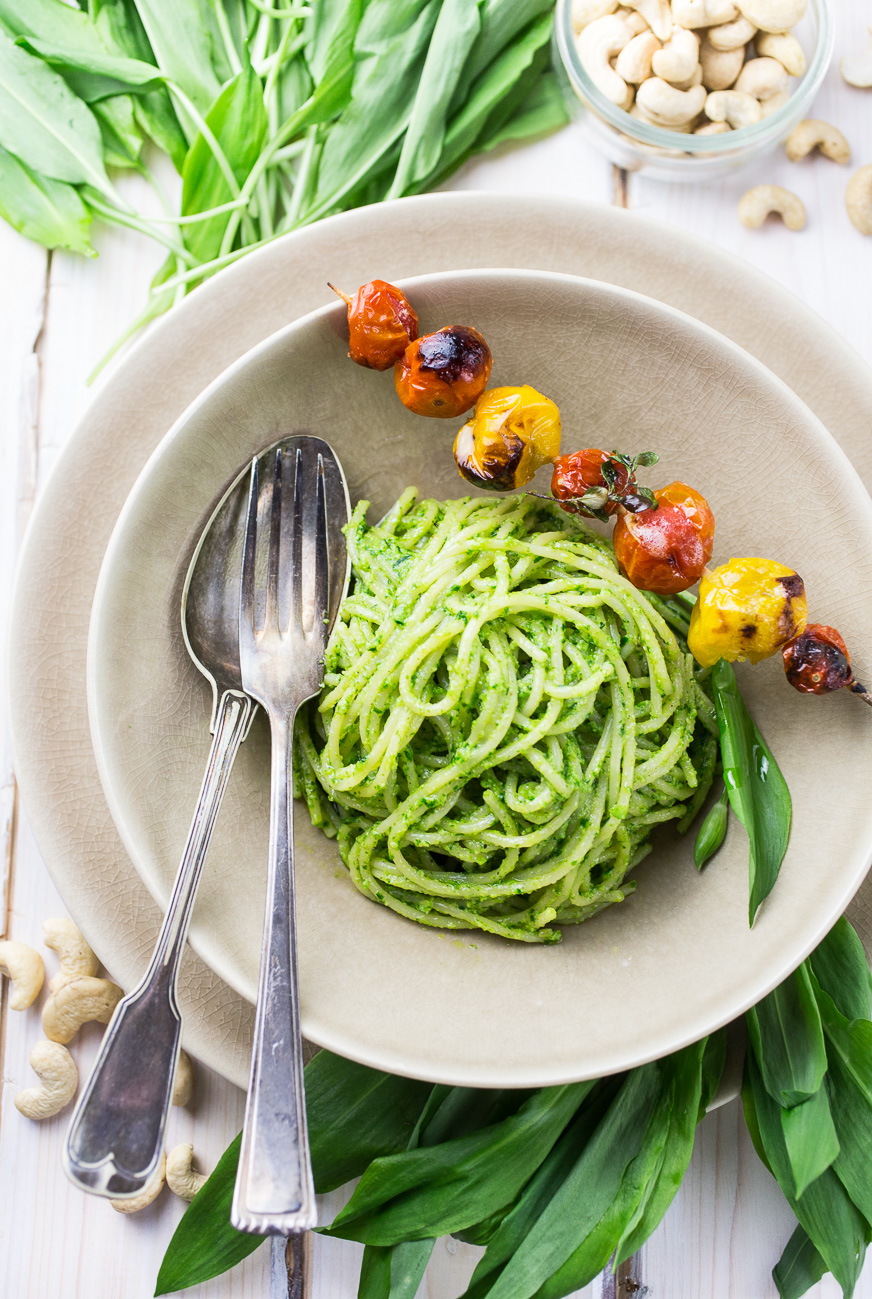 Wild garlic pesto pasta { thegirllovestoeat.com }