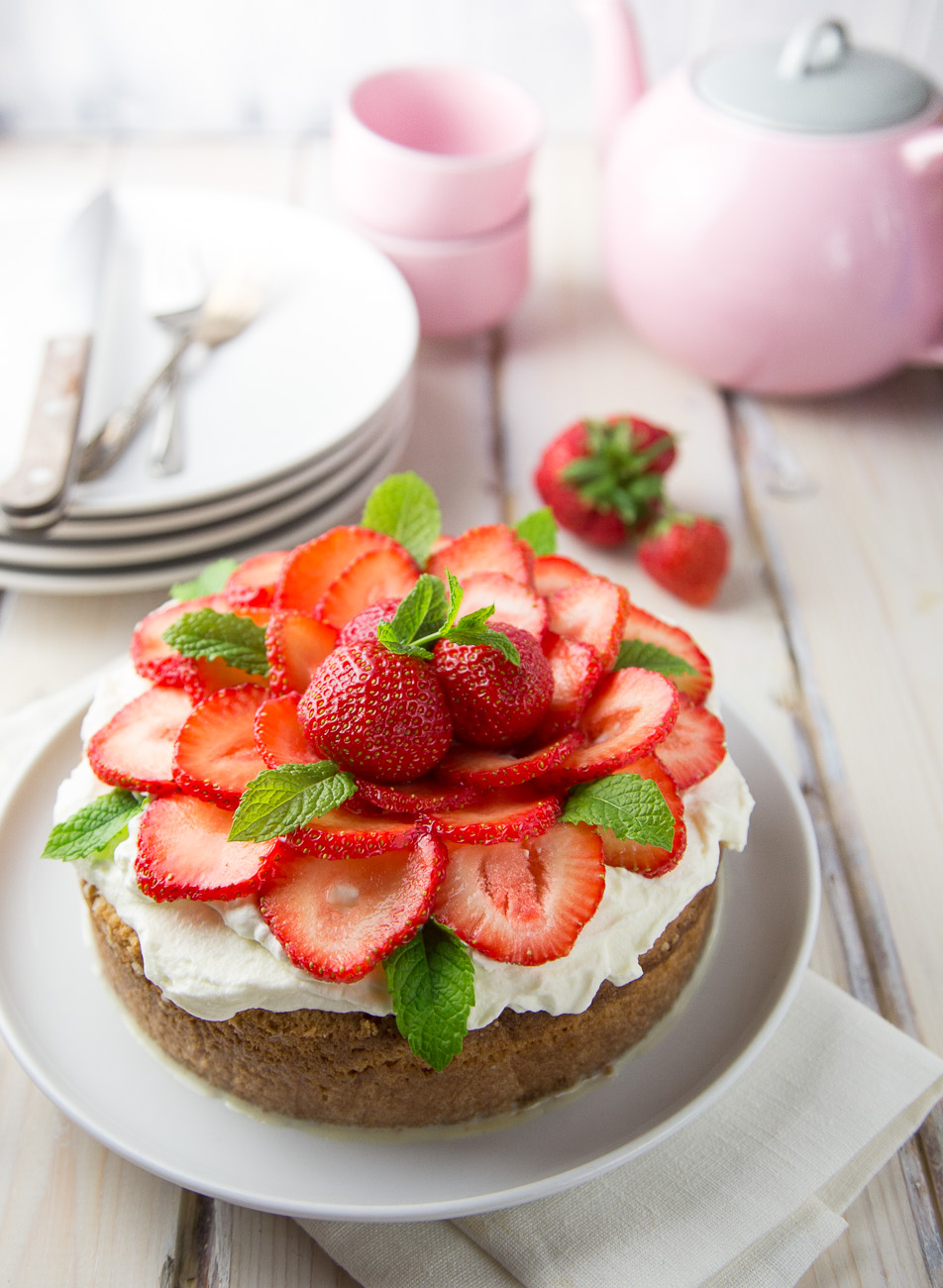 Tres Leches Strawberry Cake { thegirllovestoeat.com }