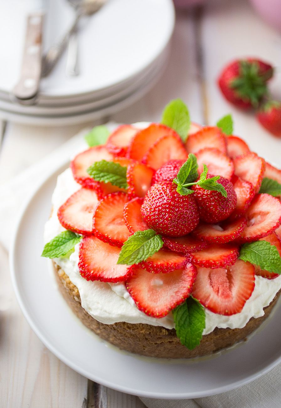 Tres Leches Strawberry Cake { thegirllovestoeat.com }