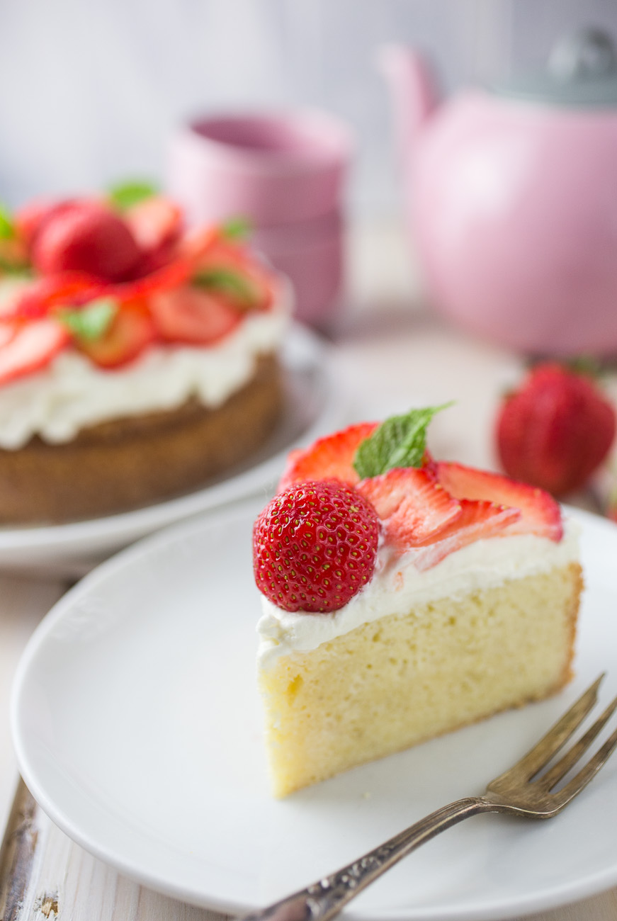 Tres Leches Strawberry Cake { thegirllovestoeat.com }