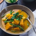 Sweet potato and pineapple curry { thegirllovestoeat.com }